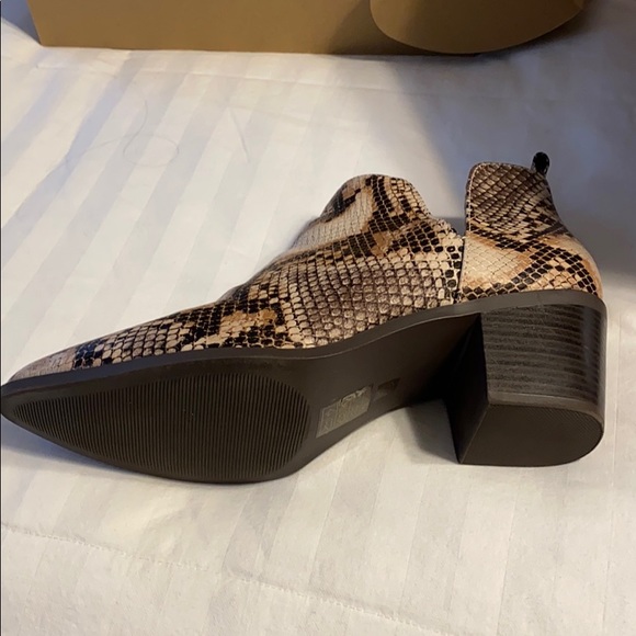 Journee collection snake skin bootie - Picture 3 of 4